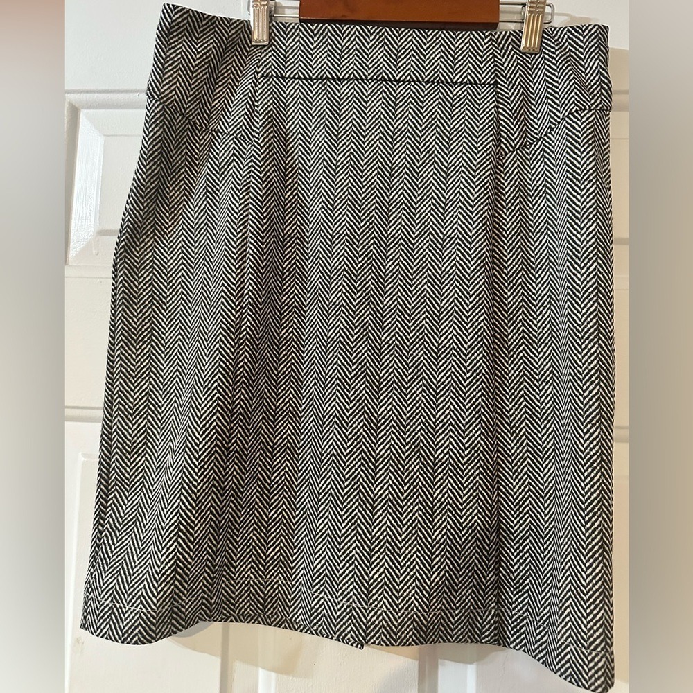 MICHAEL KORS HERRINGBONE PATTERN SKIRT.‎ Size 10.